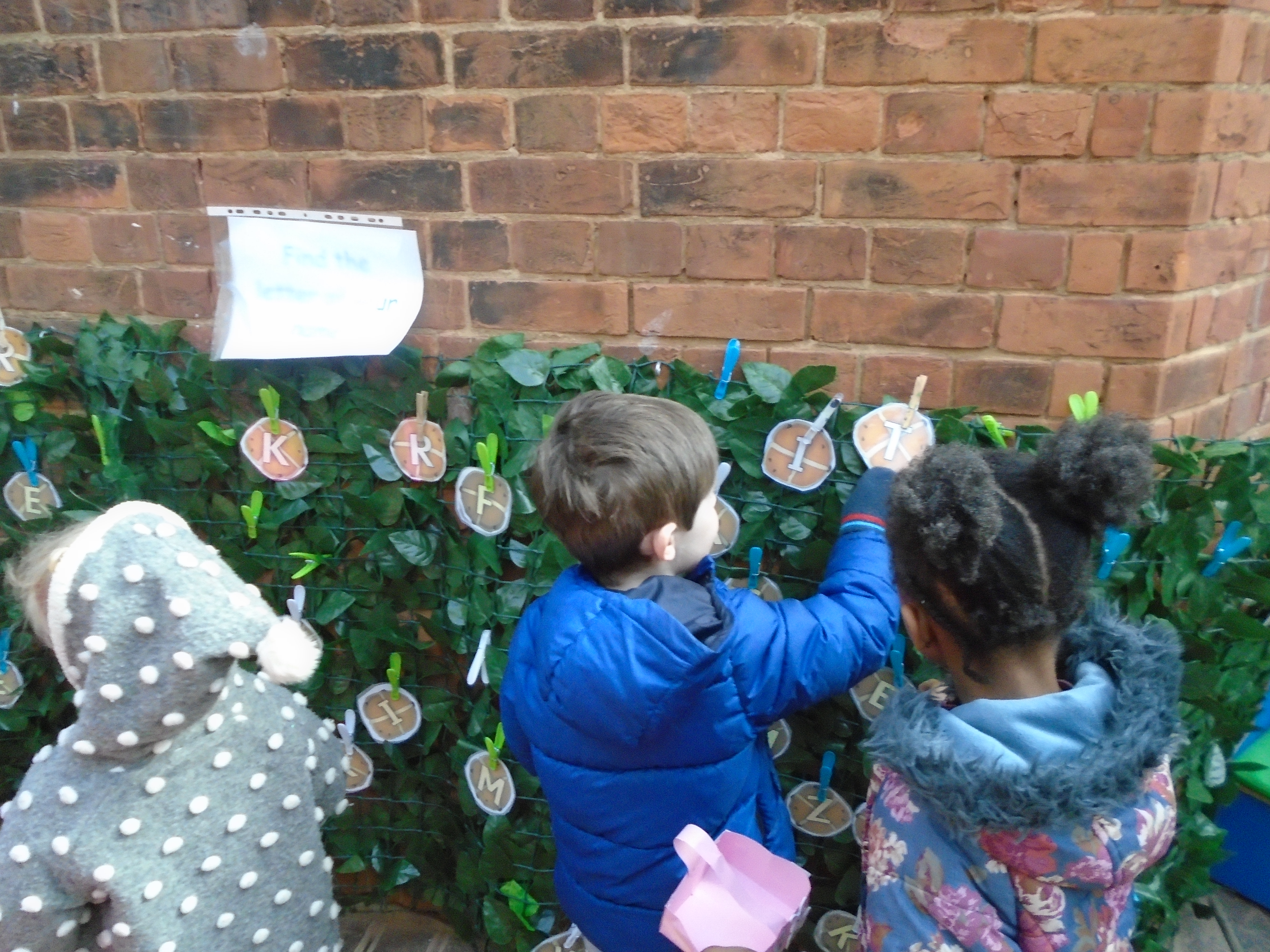 Easter Crafts and Egg Hunt
